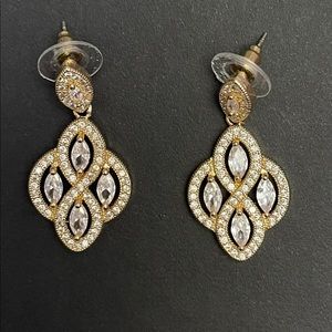 Beautiful gold tone earrings